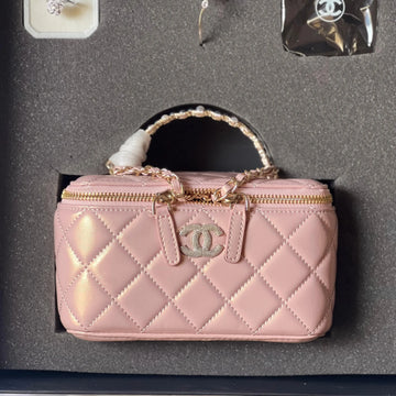 Chanel Vanity Case – Quilted Handbag Inspired by 1990s Travel Cases