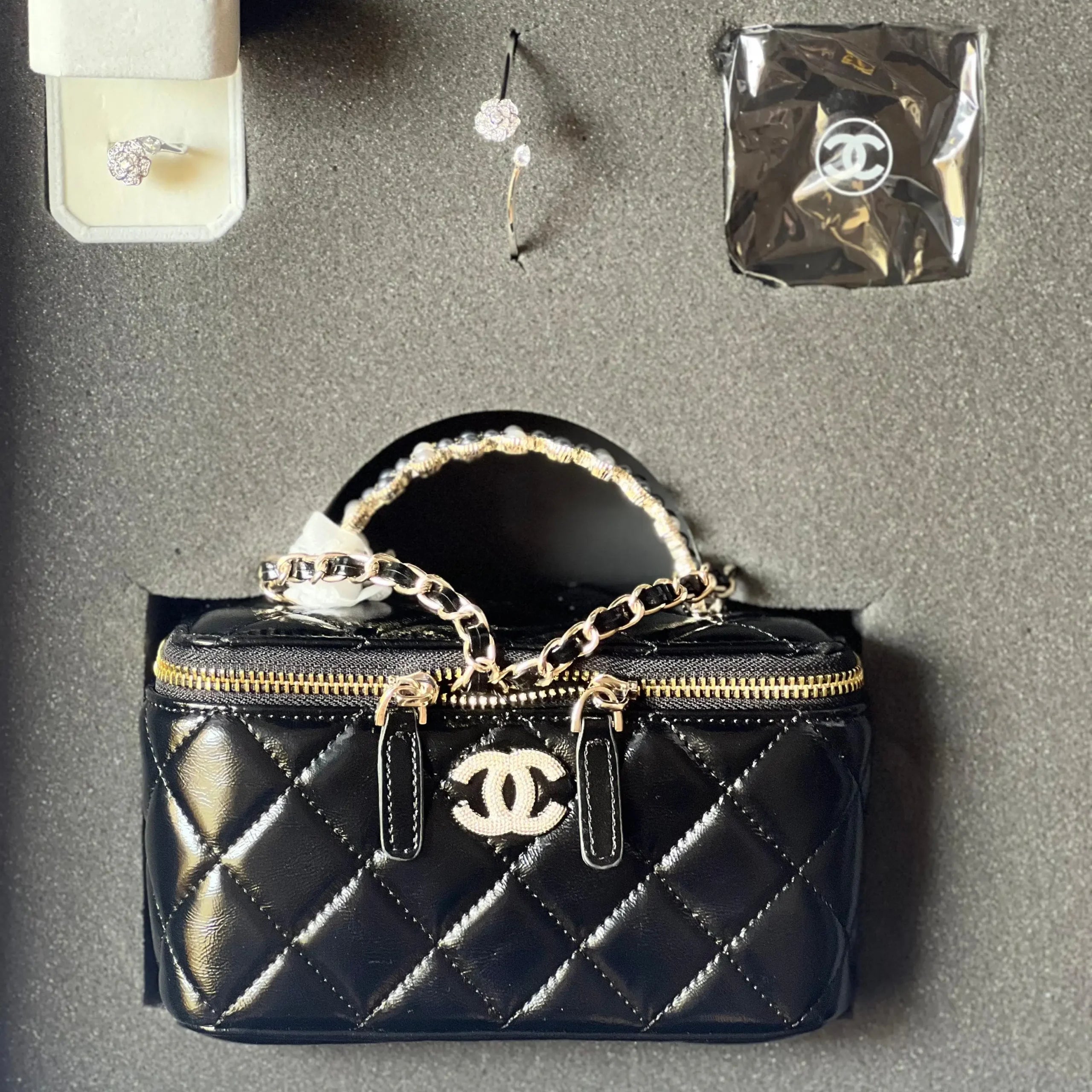 Chanel Vanity Case – Quilted Handbag Inspired by 1990s Travel Cases
