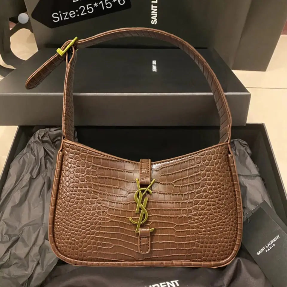 Le 5 à 7 Hobo Bag in Dubai