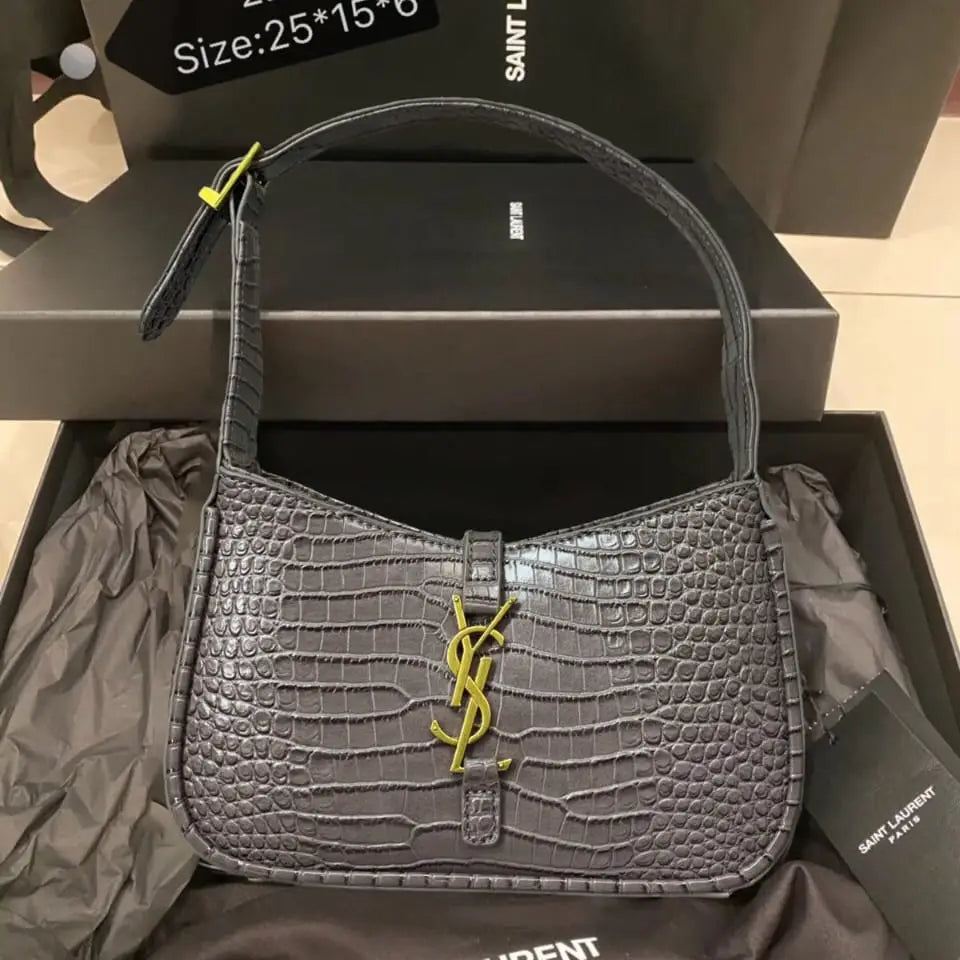 Le 5 à 7 Hobo Bag in Dubai