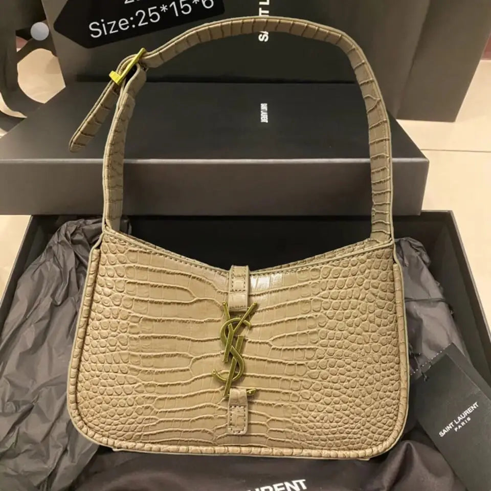 Le 5 à 7 Hobo Bag in Dubai