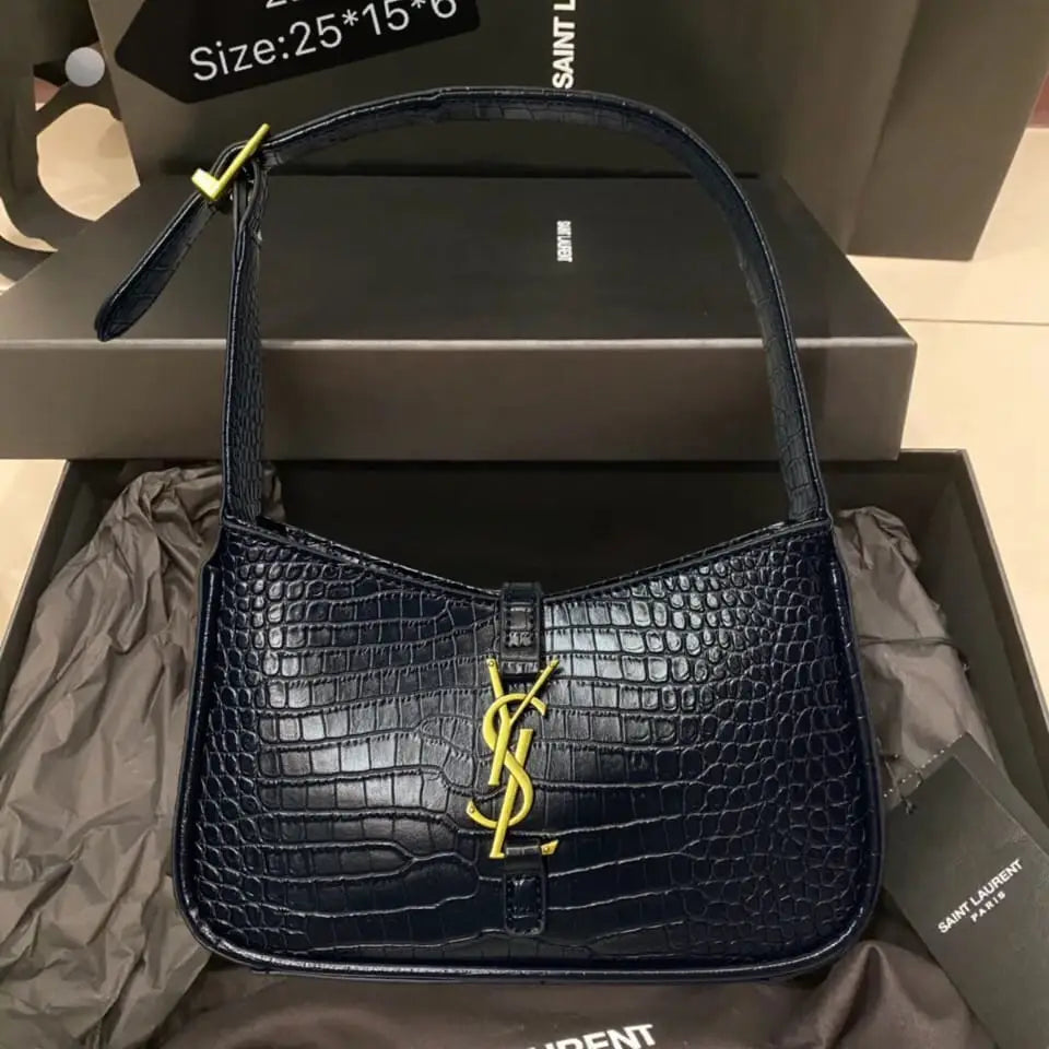 Le 5 à 7 Hobo Bag in Dubai