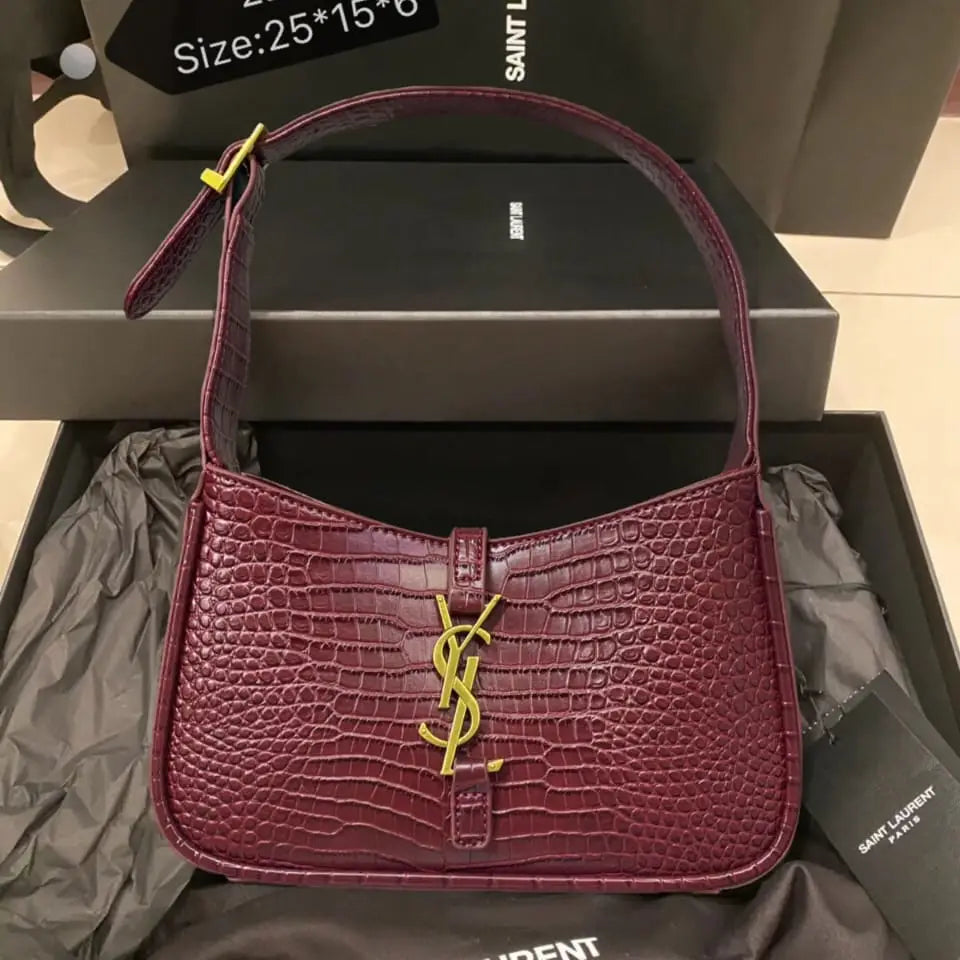 Le 5 à 7 Hobo Bag in Dubai